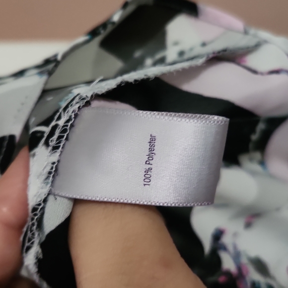 Jennifer Lopez Abstract Top - Picture 5 of 6